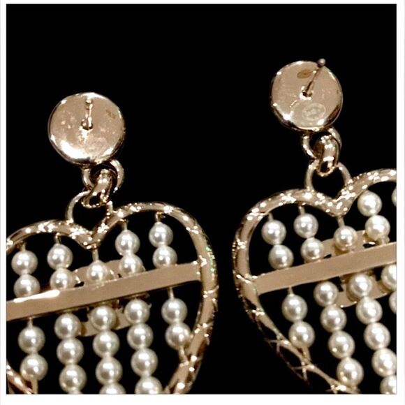 CHANEL Gold Heart Earrings with Pearl and diamond Accents - Picture 4 of 8